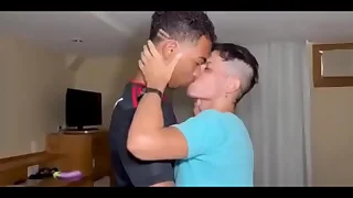 Novinho me comeu firme depois do futebol&comma; pica grande e grossa